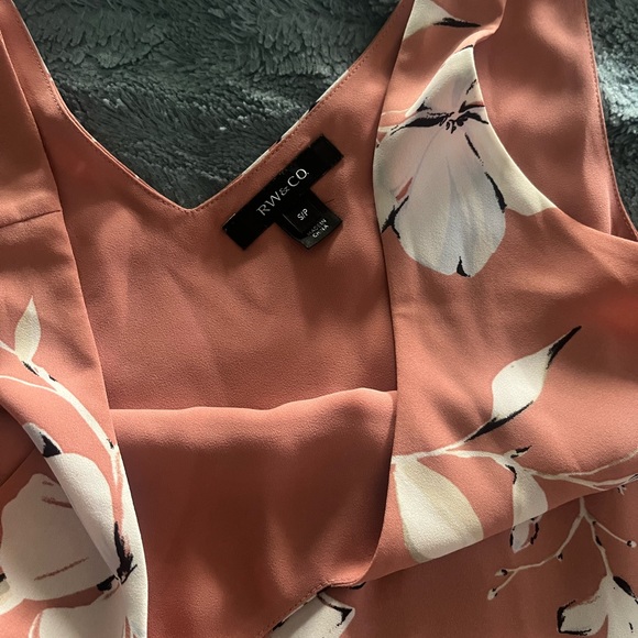 RW&CO sheer tank top - Picture 2 of 2